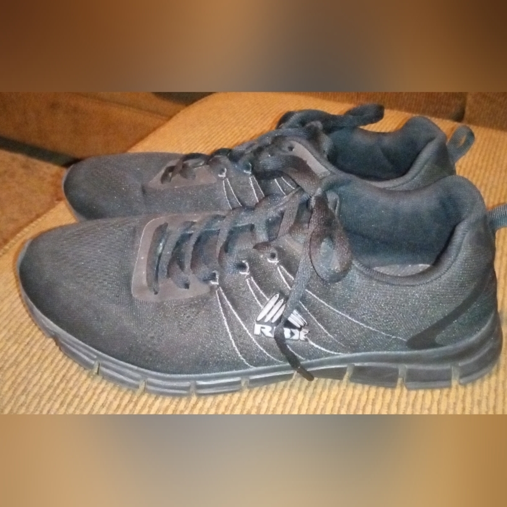 Men's Black Athletic Shoes